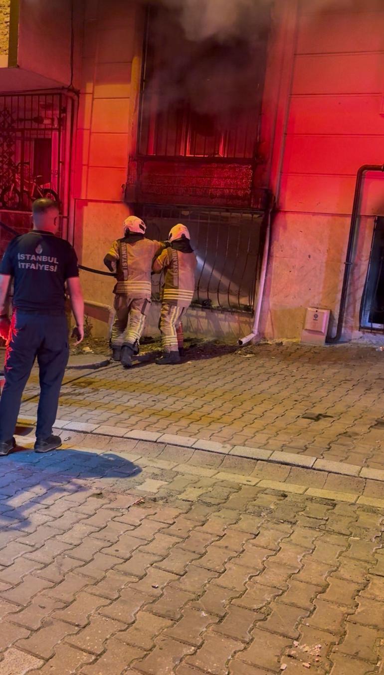 Esenyurtta 5 katlı binada yangın: 14 kişi kurtarıldı