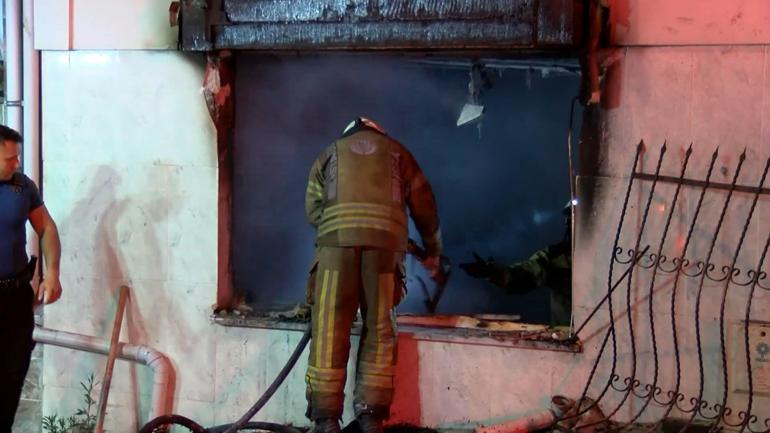 Esenyurtta 5 katlı binada yangın: 14 kişi kurtarıldı