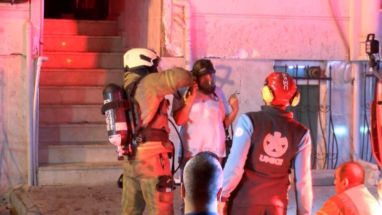 Esenyurtta 5 katlı binada yangın: 14 kişi kurtarıldı