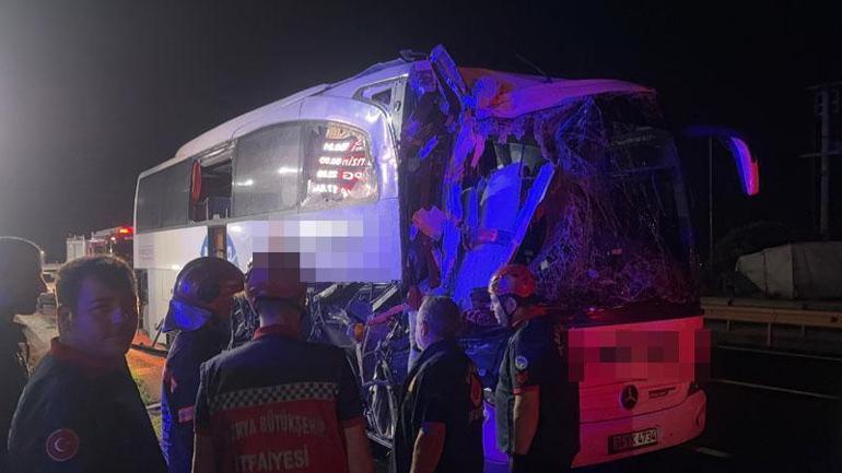 Sakaryada yolcu otobüsü TIRa arkadan çarptı: 2si ağır, 13 yaralı