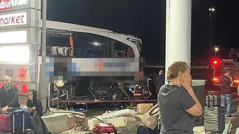 Sakaryada yolcu otobüsü TIRa arkadan çarptı: 2si ağır, 13 yaralı