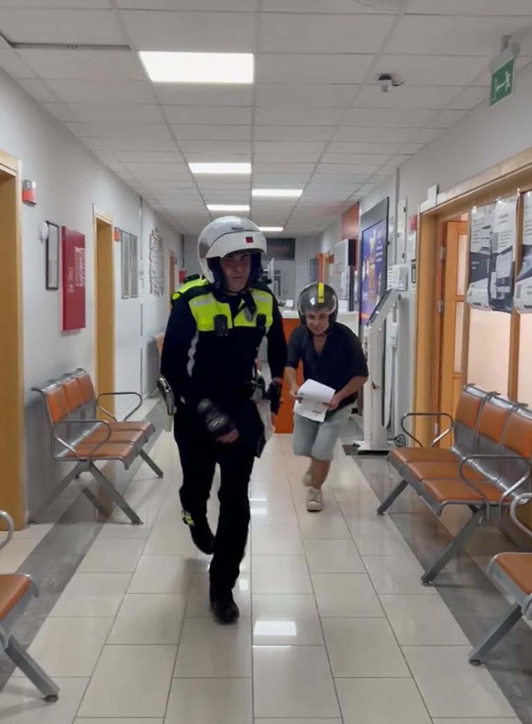 Çanakkalede sınava geç kalan öğrencileri polisler yetiştirdi