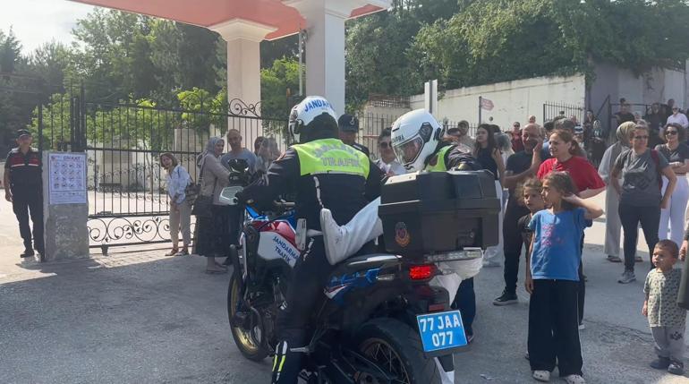 Geç kalan öğrenciyi sınava jandarma ekipleri yetiştirdi