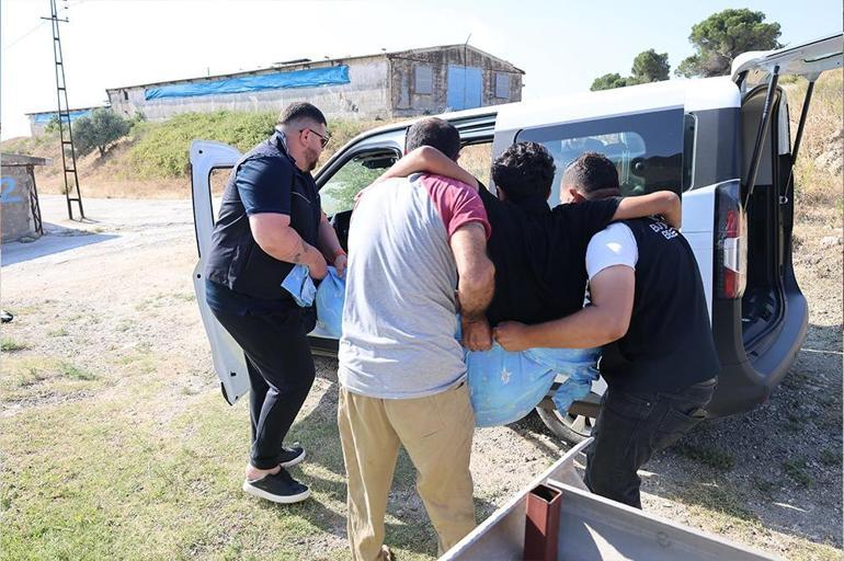 Ortopedik rahatsızlığı olan adayı, sınava görevliler yetiştirdi