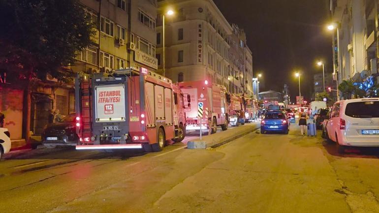 Fatihte 5 katlı otelde yangın: 4 kişi kurtarıldı