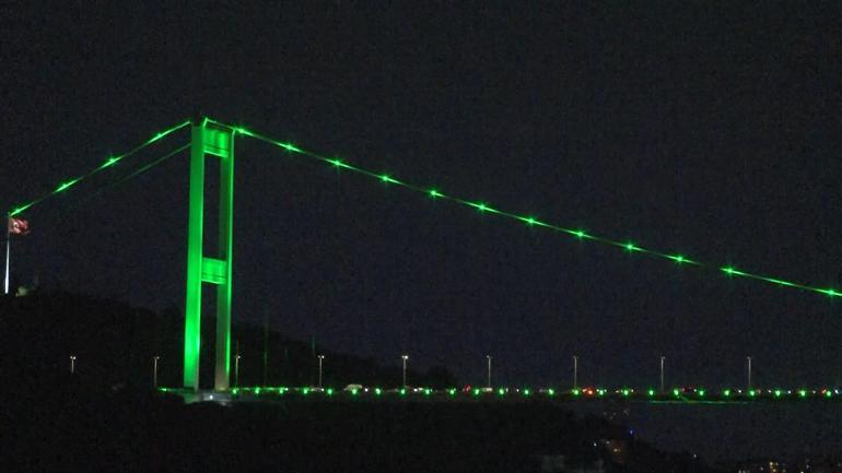 FSM Köpürüsü, Skolyoz Farkındalık Günü sebebiyle yeşil renkle aydınlatıldı