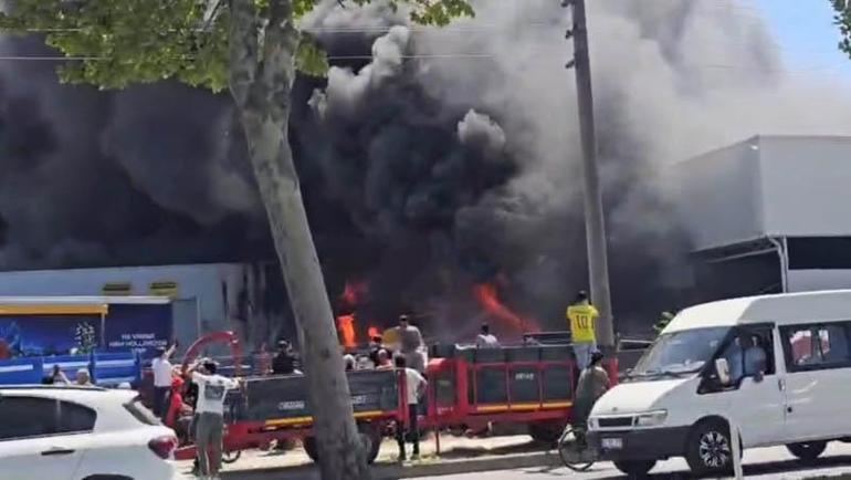 Sakaryada traktör bayisinde yangın