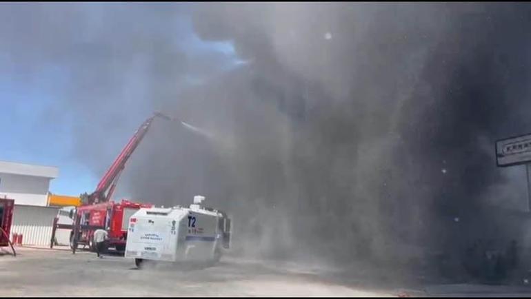 Sakaryada traktör bayisinde yangın