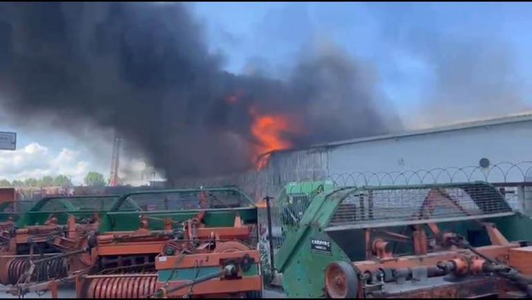 Sakaryada traktör bayisinde yangın