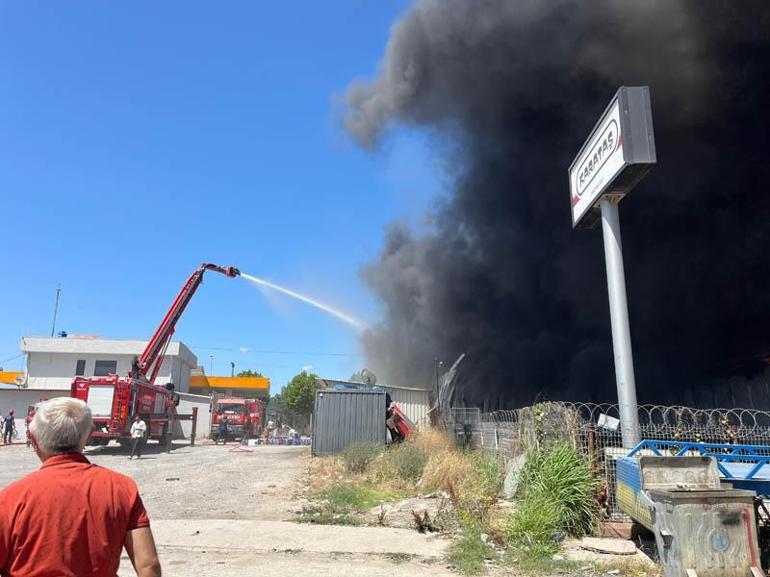 Sakaryada traktör bayisinde yangın