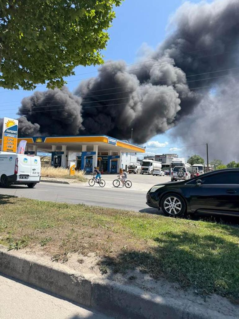 Sakaryada traktör bayisinde yangın