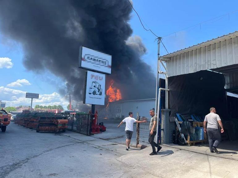 Sakaryada traktör bayisinde yangın