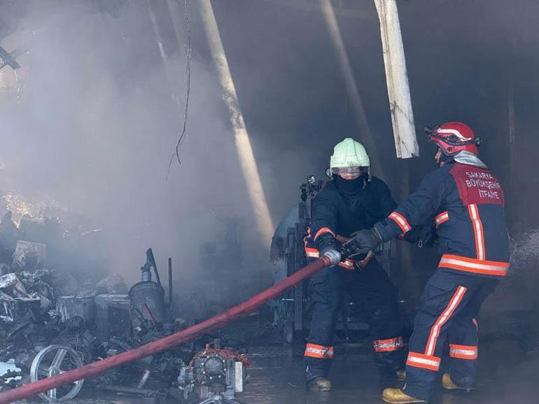 Sakaryada traktör bayisinde yangın