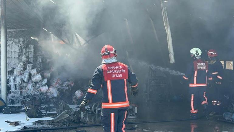 Sakaryada traktör bayisinde yangın