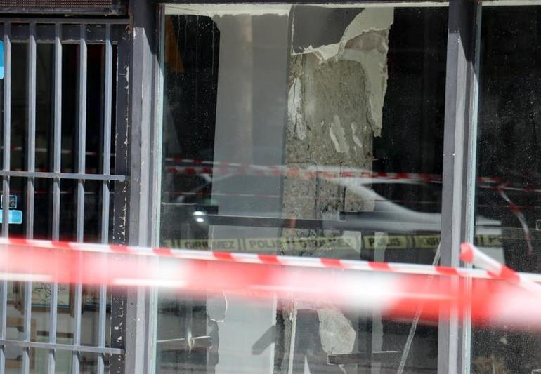 Kolonu patlayan 7 katlı apartman tahliye edildi; daha önce de market için kolon kesildi iddiası