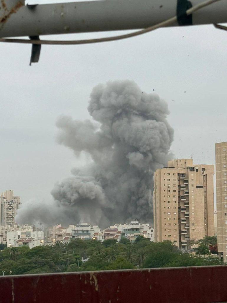 İrandan, İsraile balistik füzelerle saldırı