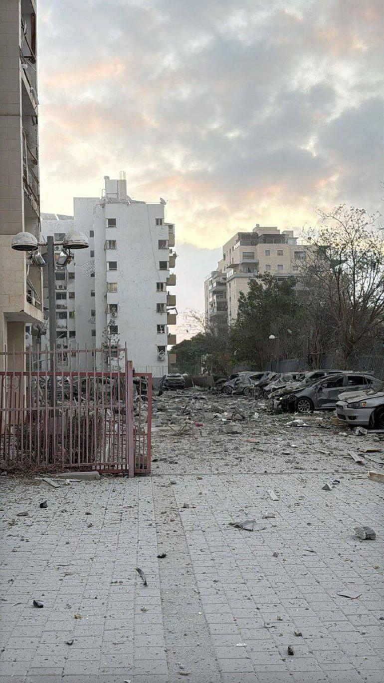 İrandan, İsraile balistik füzelerle saldırı