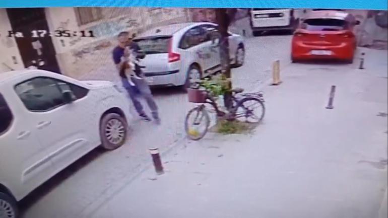 Köpeği yere atıp, boğazını sıktı; o anlar kamerada