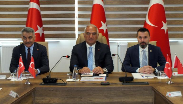 Bakan Ersoy, Yozgatta belediye başkanları ile toplantı yaptı