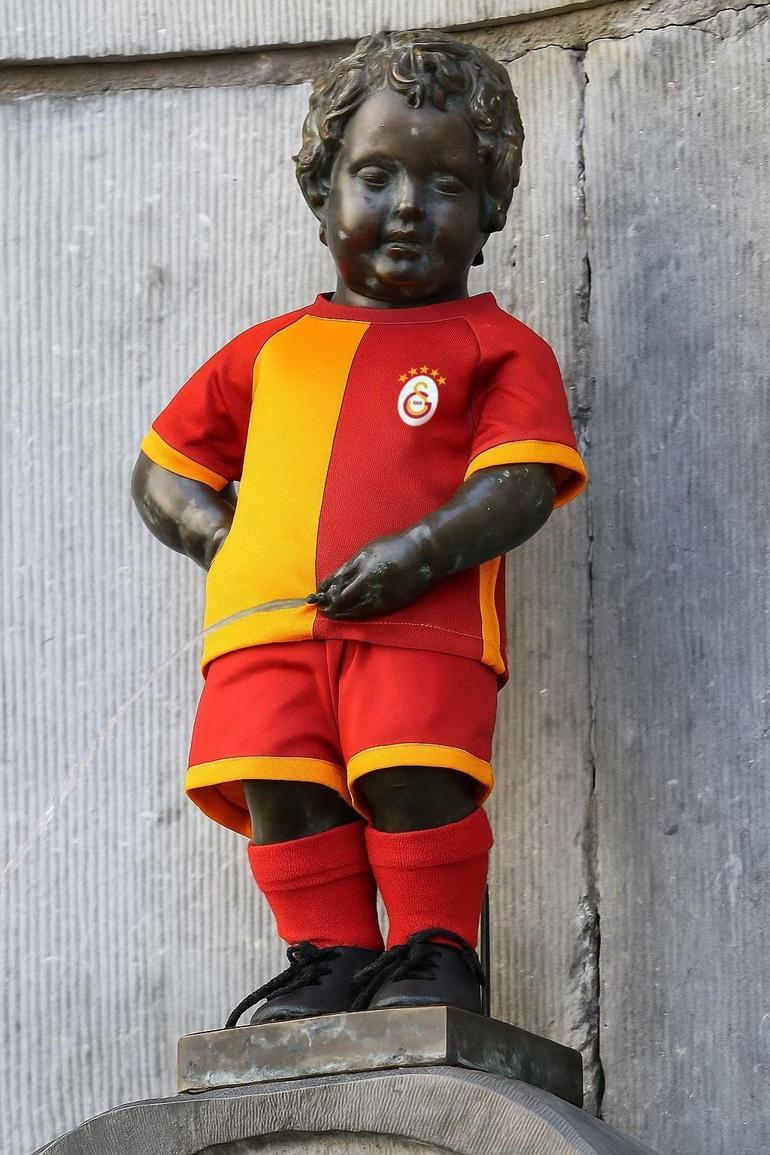 Manneken Pis heykeli, Galatasaray formasını giydi