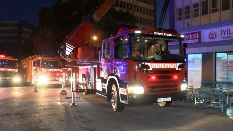 Kartal’da metruk binanın çatısındaki yangın söndürüldü