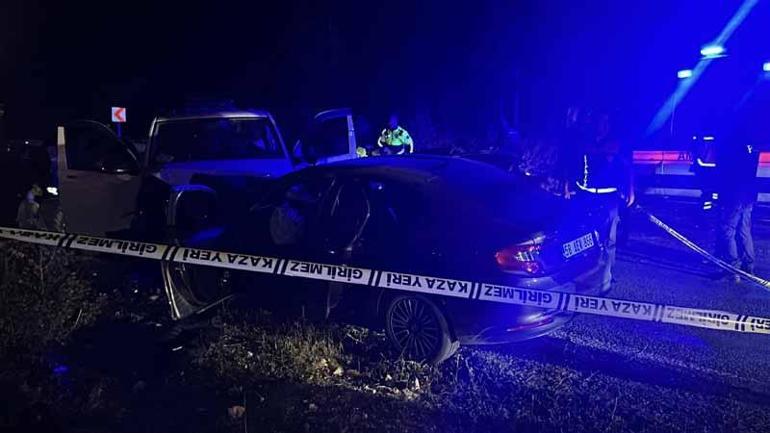 Ters şeride giren minibüs, otomobille çarpıştı: 1 ölü, 8 yaralı