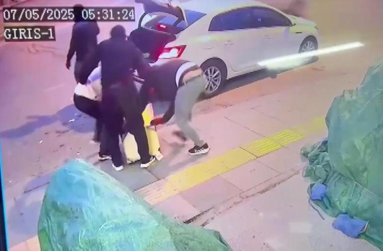 Başakşehirde girdikleri iş yerinde açamadıkları kasayı taşıyarak çaldılar