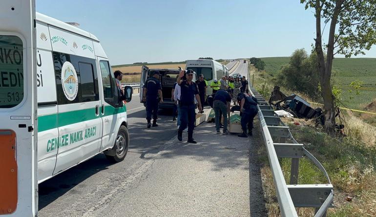 Edirnede otomobil, ağaca çarptı; ölenlerin kimlikleri belli oldu