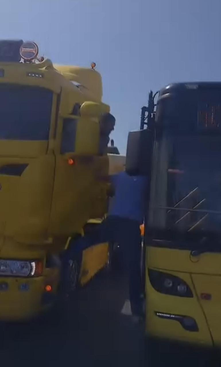 Maltepe D-100 Karayolu’nda TIRdan inip otobüs şoförüne saldırdı