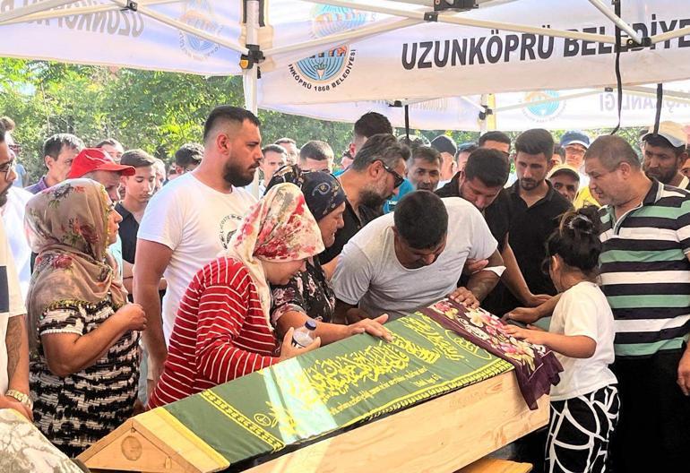 5 kişinin öldüğü kazada otomobil sürücüsü tabutları öpüp, Hakkınızı helal edin dedi