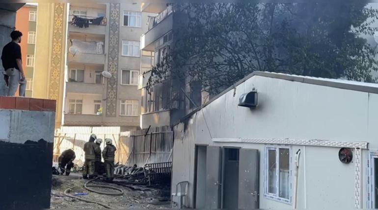 Bağcılar’da izolasyon malzemeleri yandı, 3 katlı binada hasar oluştu