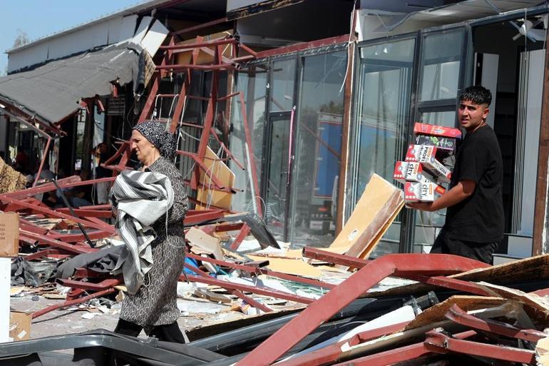 Antalyada kaçak yapıların yıkımında arbede; kendilerini yakmaya çalışıp, iş makinelerinin önüne yattılar