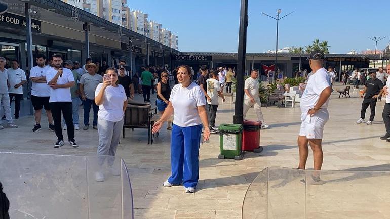 Antalyada kaçak yapıların yıkımında arbede; kendilerini yakmaya çalışıp, iş makinelerinin önüne yattılar