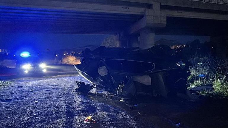 Sivasta otomobil, Kızılırmaktaki köprüden düştü; 2 yaralı