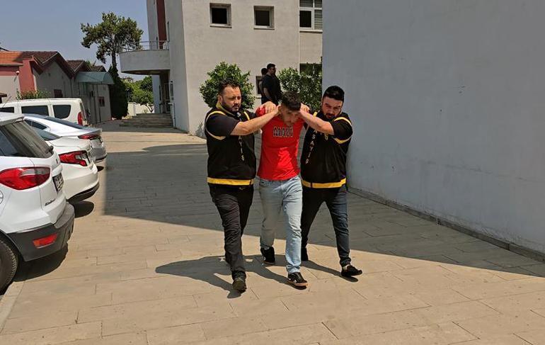 Balkon kapısından girdiği evdeki gardıroptan 250 bin liralık altın ve para çaldı