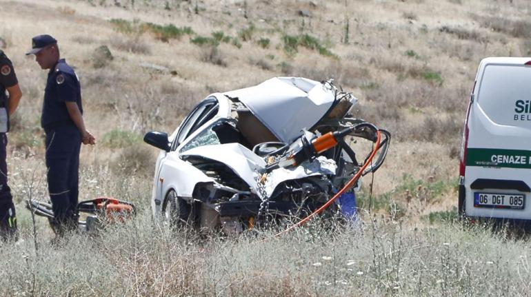 Ankarada hafif ticari araçla otomobil çarpıştı: 1 ölü, 1 yaralı