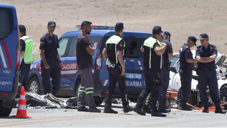 Ankarada hafif ticari araçla otomobil çarpıştı: 1 ölü, 1 yaralı