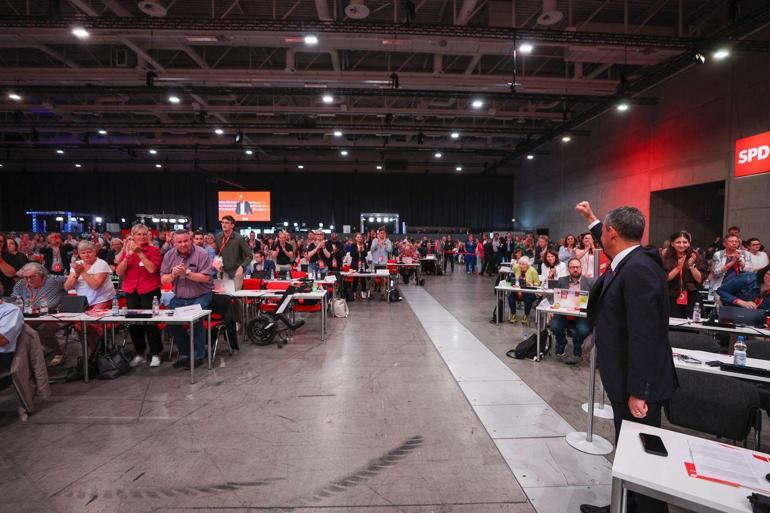 CHP Genel Başkanı Özel, Almanya Sosyal Demokrat Partisi Kongresi’ne katıldı