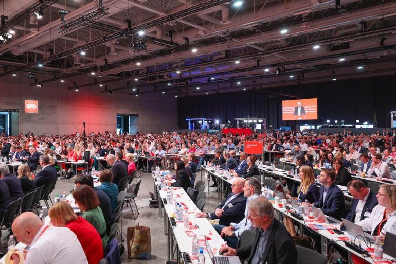 CHP Genel Başkanı Özel, Almanya Sosyal Demokrat Partisi Kongresi’ne katıldı