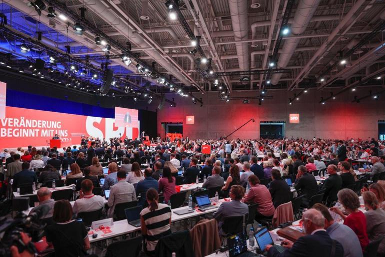 CHP Genel Başkanı Özel, Almanya Sosyal Demokrat Partisi Kongresi’ne katıldı