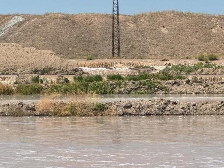 Çankırıda kanalın duvarı çöktü; 250 dönüm tarım arazisi zarar gördü