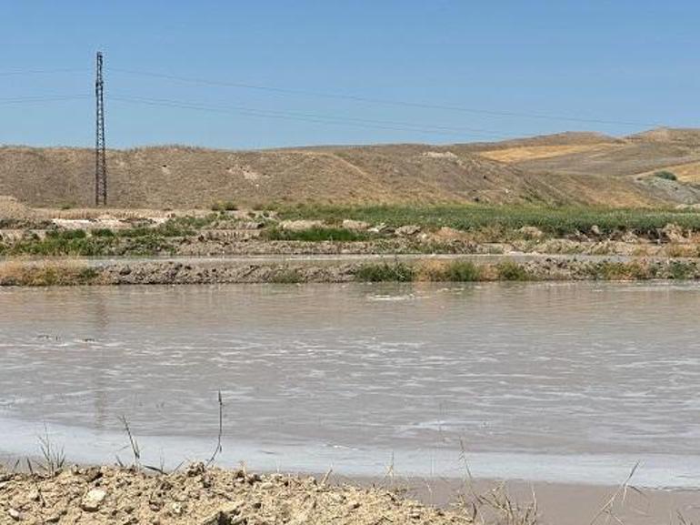 Çankırıda kanalın duvarı çöktü; 250 dönüm tarım arazisi zarar gördü
