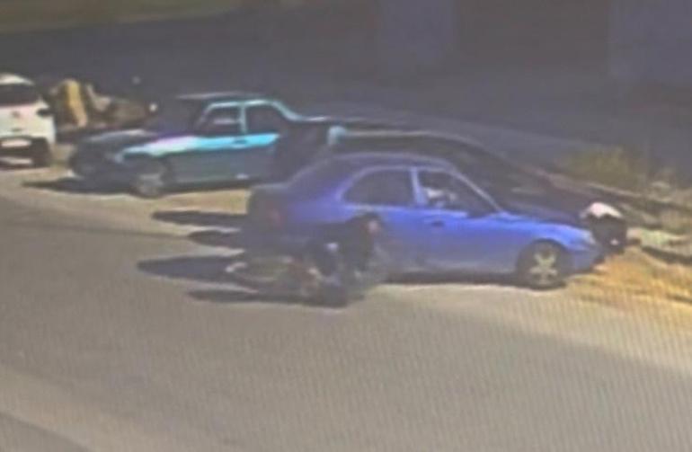 Otomobile yandan çarpan motosikletin sürücüsü yaralandı; kaza kamerada