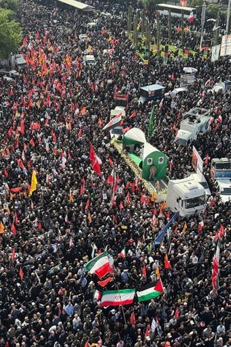İsrail’in saldırılarında hayatını kaybeden komutanlar ve bilim insanları için Tahran’da cenaze töreni düzenlendi