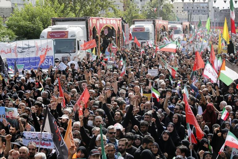 İsrail’in saldırılarında hayatını kaybeden komutanlar ve bilim insanları için Tahran’da cenaze töreni düzenlendi