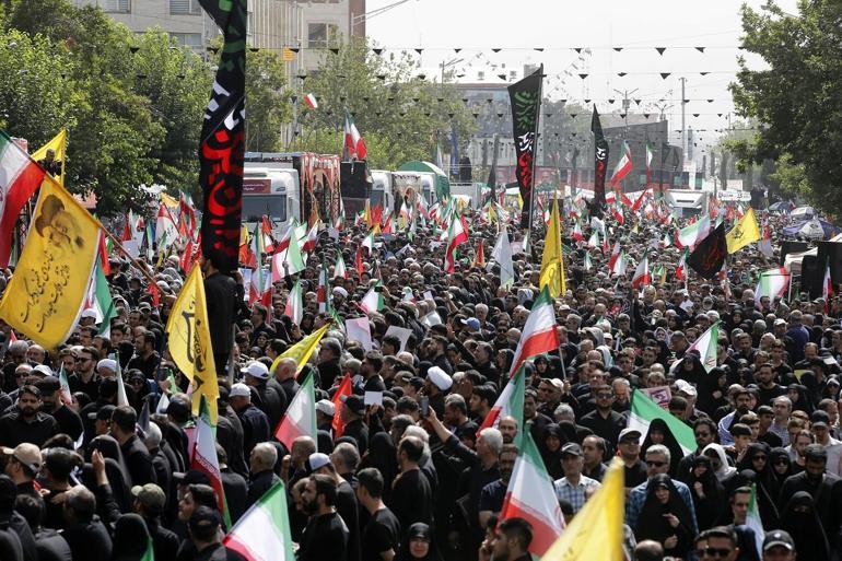 İsrail’in saldırılarında hayatını kaybeden komutanlar ve bilim insanları için Tahran’da cenaze töreni düzenlendi