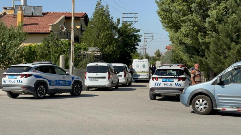 Annesi ve ablasını bıçaklayıp, intihara kalkıştı