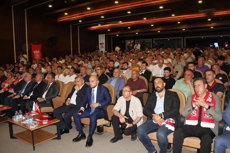 Sivasspor’un yeni başkanı Gökhan Karagöl oldu