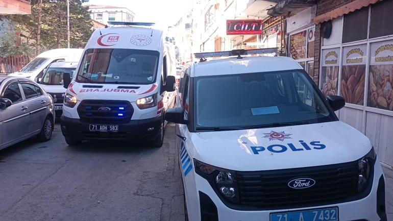 Birlikte içki içtikleri kişiyi öldürüp, kanepeden düştü diye ihbarda bulundular; 3 gözaltı