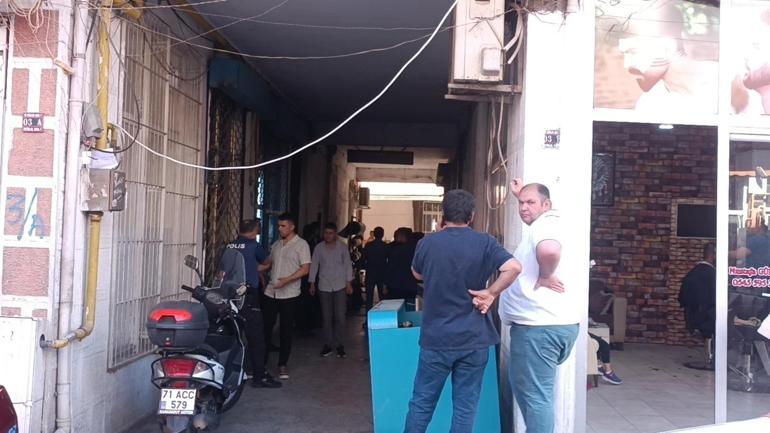 Birlikte içki içtikleri kişiyi öldürüp, kanepeden düştü diye ihbarda bulundular; 3 gözaltı